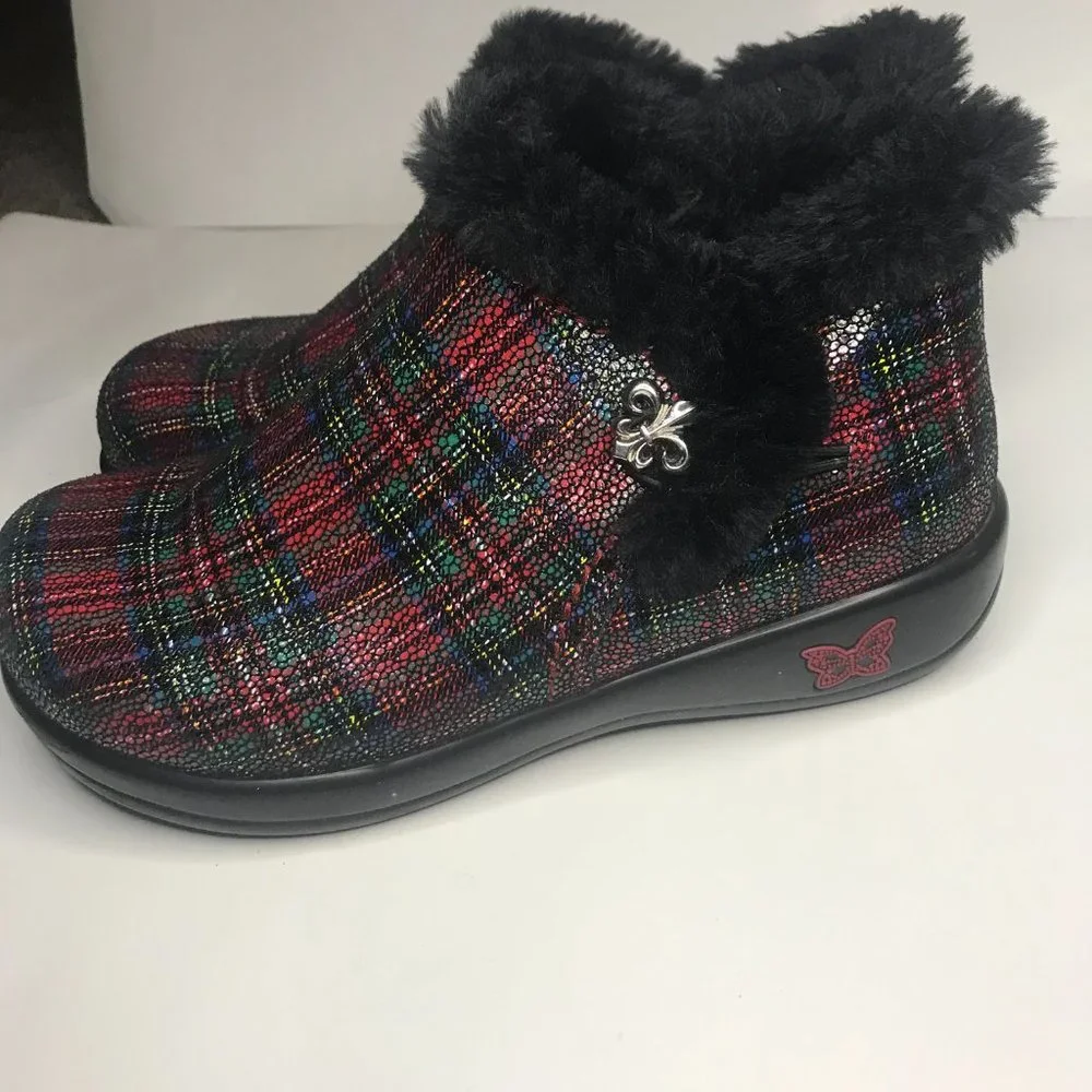 Alegria Women's Water Resistant Faux Fur Ankle Boots size 5.5 (36) - Picture 10 of 10